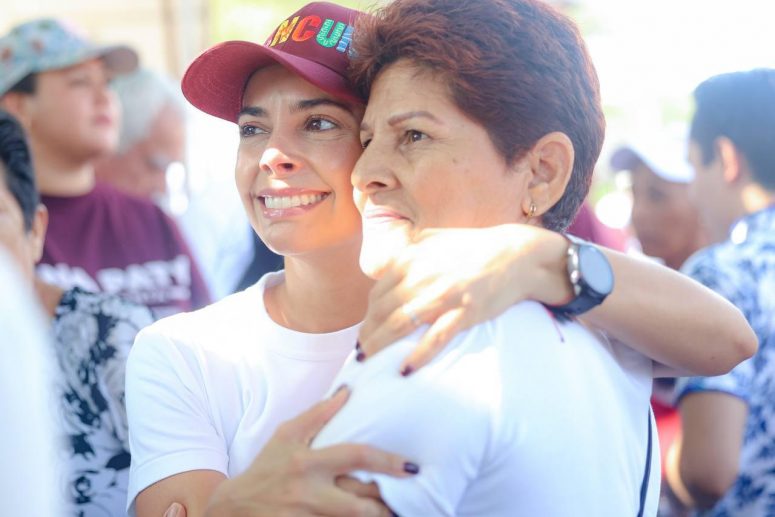ANA PATY PERALTA CAMINA JUNTO A LOS CANCUNENSES ACERCANDO LA CUARTA TRANSFORMACIÓN