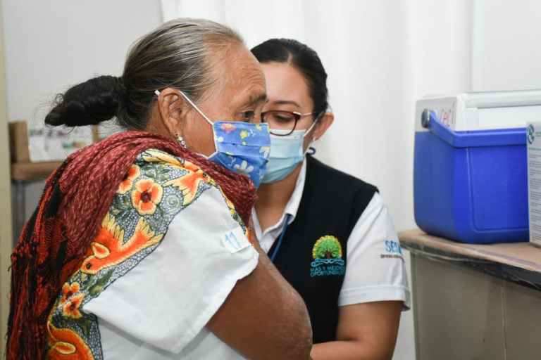 Anuncian segunda aplicación de vacuna covid en Puerto Morelos
