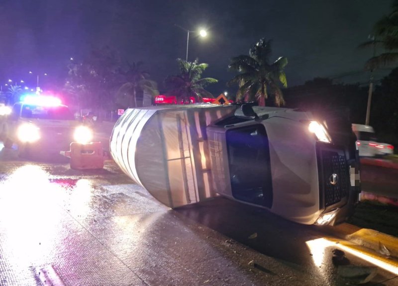 Aparatosa volcadura en el Boulevard Luis Donaldo Colosio