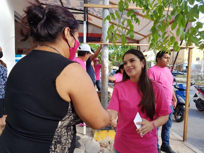 Apoyo a Odalis Gómez en Paseos de Mar durante caminata vespertina en el D02