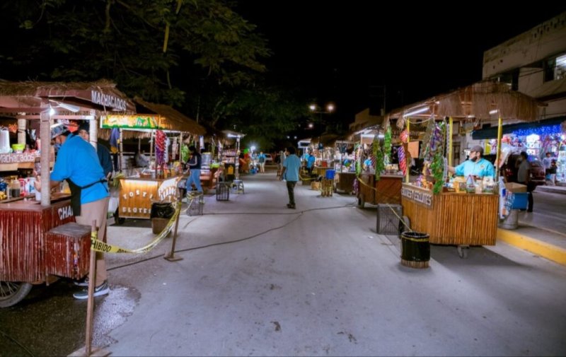 Aproximadamente 100 ambulantes adeudan permisos en Tulum