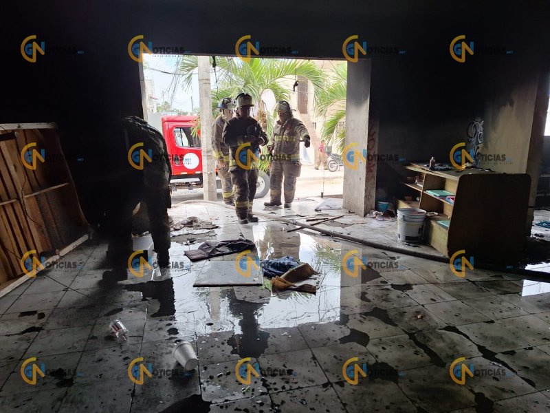 Bomberos apagan incendio en el antiguo hospital general, nuevamente
