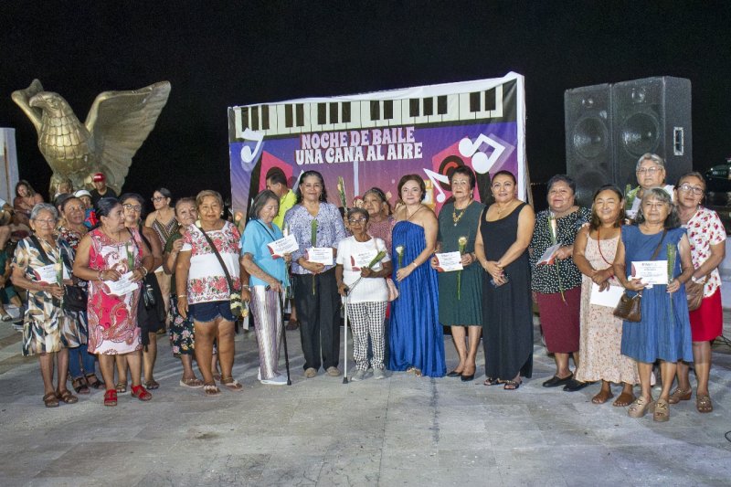 Celebra la FPMC a las mamás en una edición especial de “La Cana al Aire”