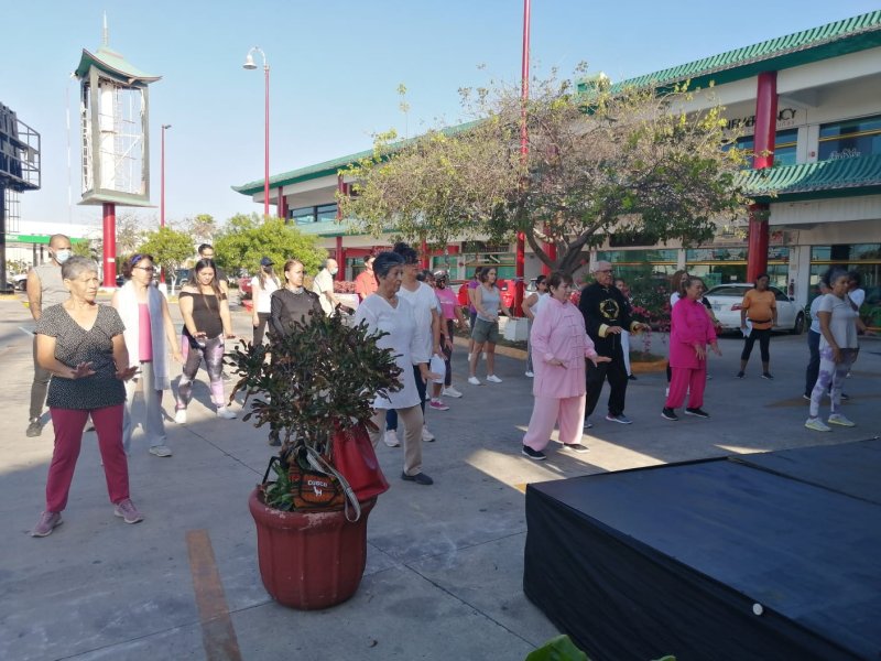 Celebran “El Día Internacional del TAI CHI en  la explanada de Plaza Chinatown