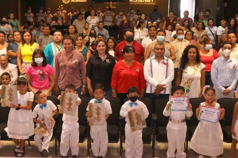 Celebran graduación alumnos que egresan de los Cadis