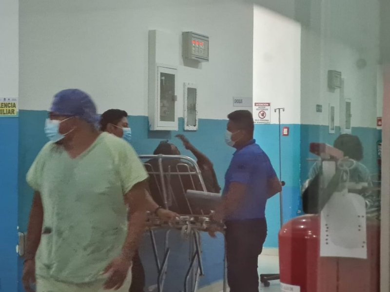 De película: Se avienta del coche para evitar ser asesinado