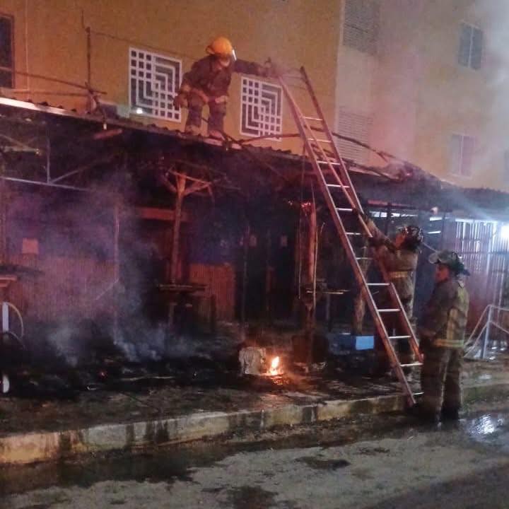 Descartan extorsión en incendio de restaurante “La Palapita”; fue por desacuerdo con la cuenta