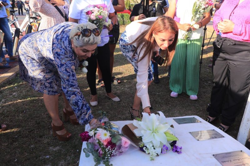 Develan placas por víctimas de feminicidio