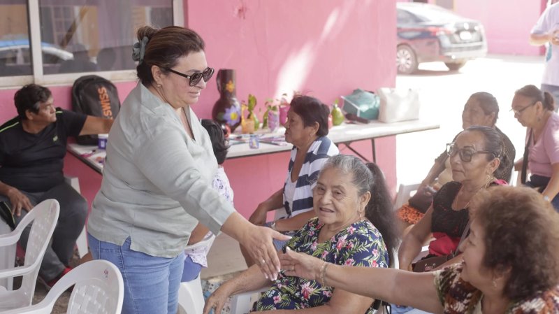 Dif inaugura taller de manualidades para personas de la tercera edad.