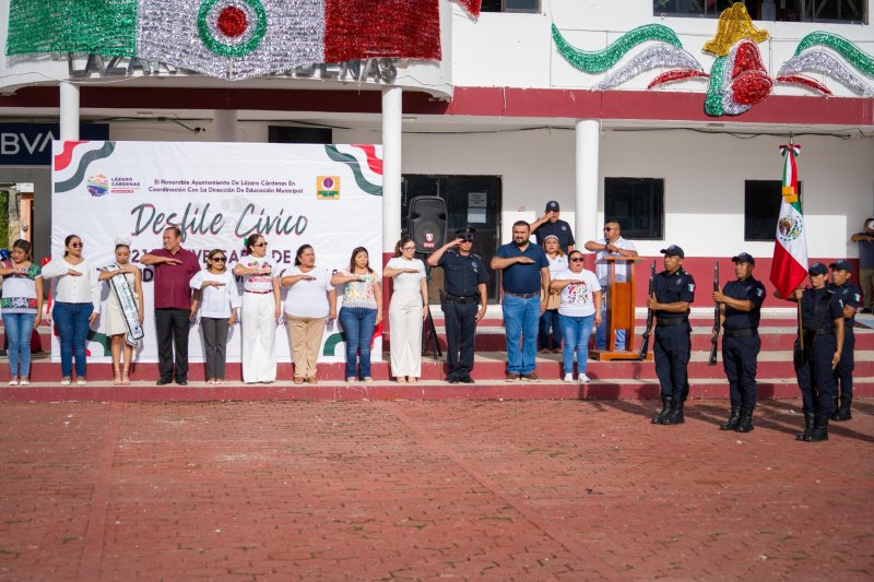 Encabeza Nivardo Mena acto cívico para conmemorar el 215 aniversario de la Independencia.