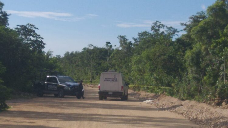 Encuentran cuerpo “ensabanado” en camino de terracería en Cancún