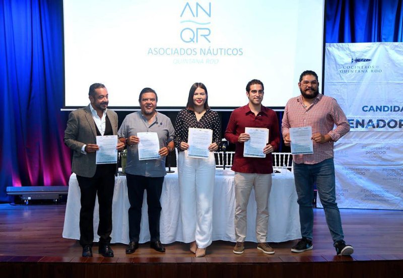 Encuentro en la mesa de diálogo con líderes empresariales de Quintana Roo