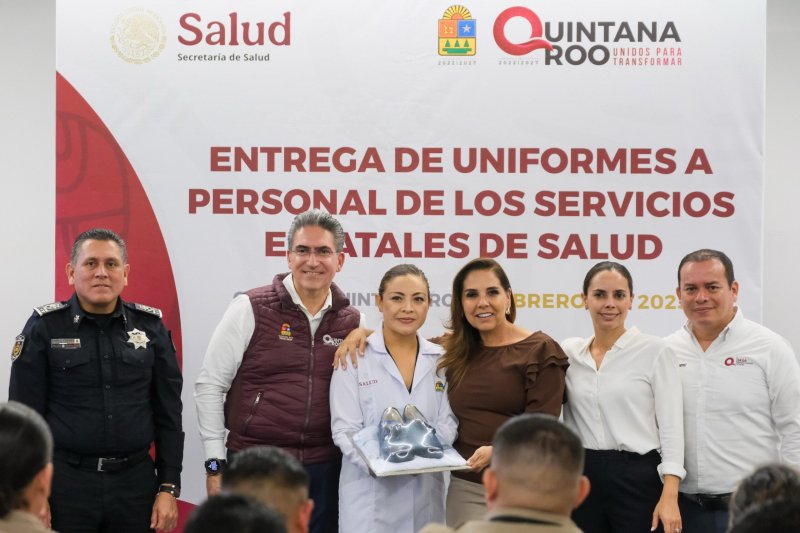 Entrega Mara Lezama uniformes a personal médico y de vectores de Quintana Roo