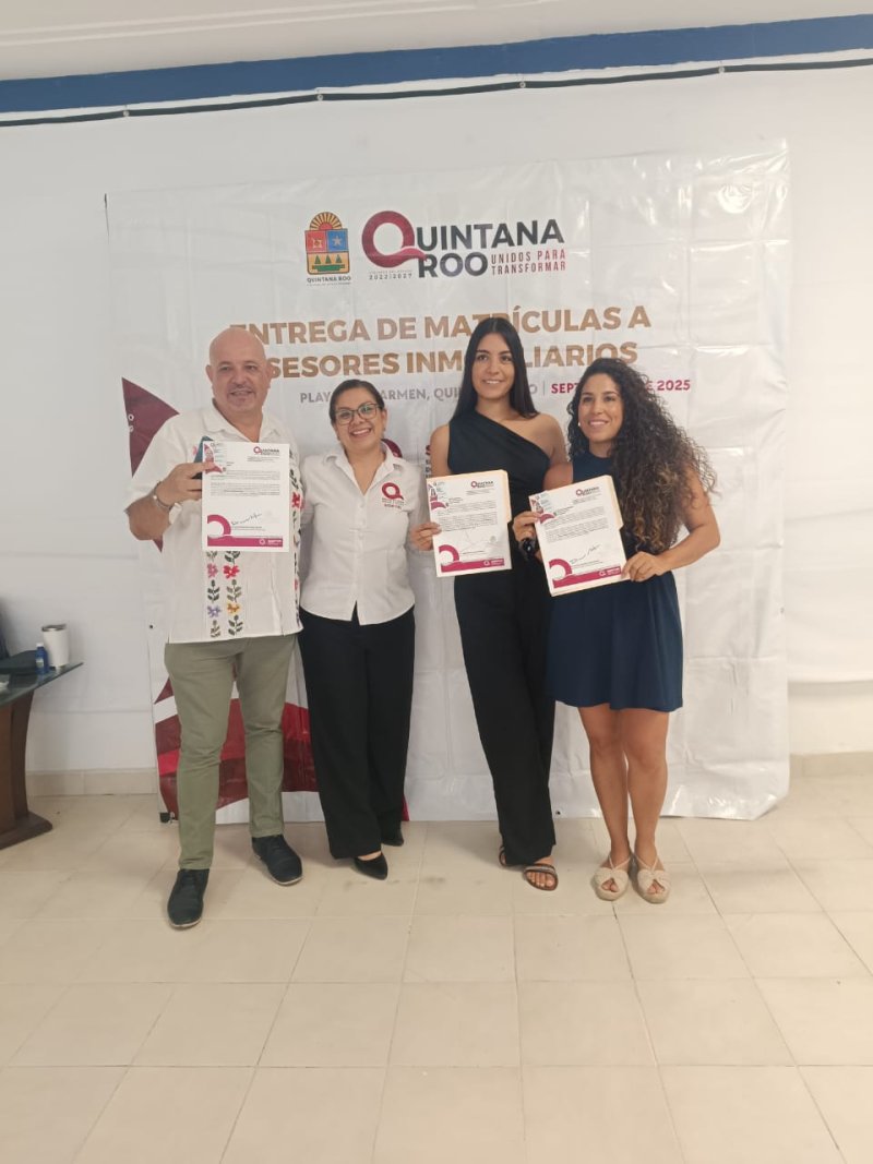 Entrega SEDETUS 83 matrículas a profesionales inmobiliarios en Playa del Carmen y Tulum