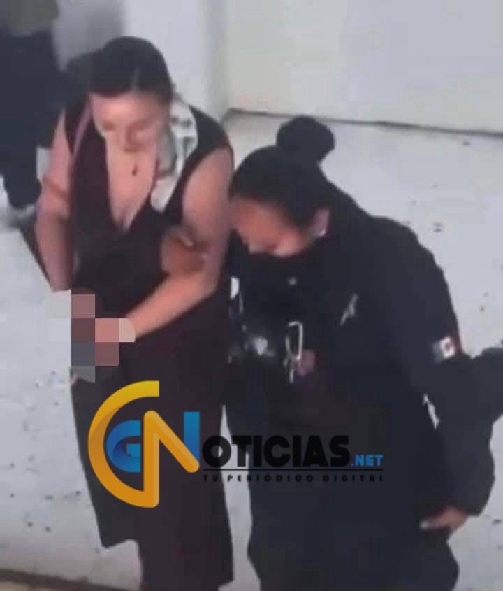 Esposan y expulsan a reportera tras cuestionar al alcalde de Cadereyta