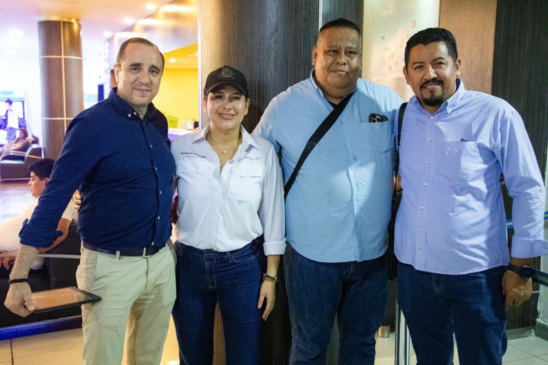 Gobierno de Estefanía Mercado comparte función especial de cine con familias playenses