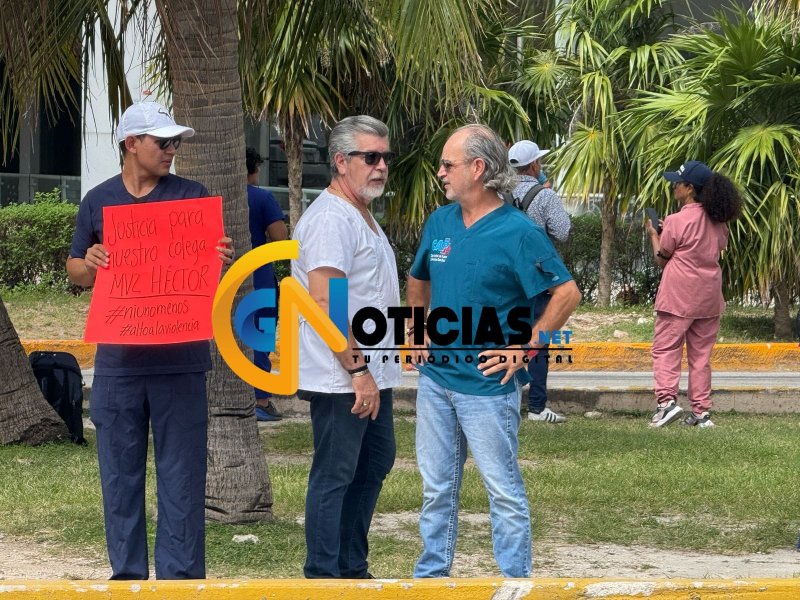 Grupo de más de 100 médicos veterinarios se unieron en una manifestación