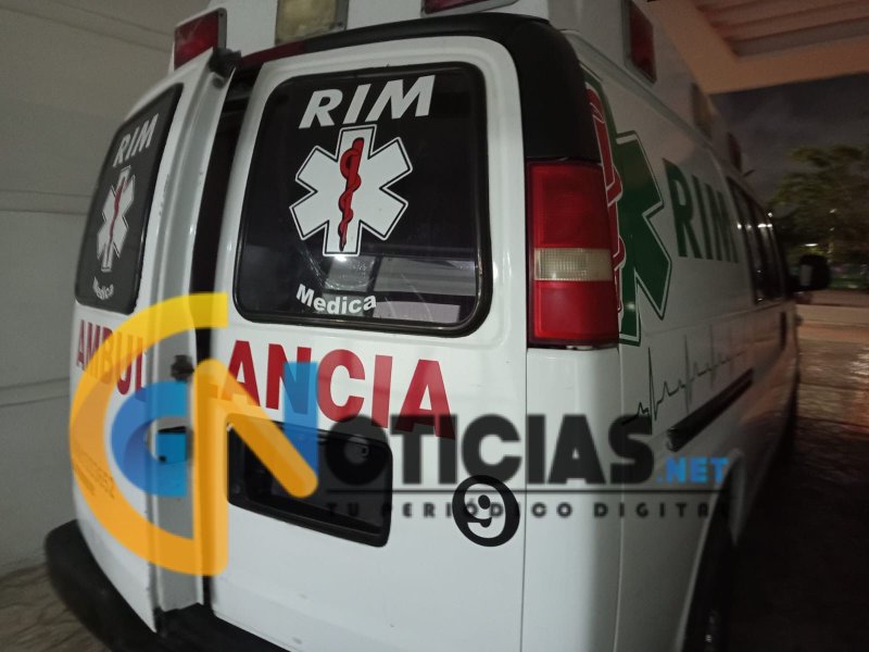 Hombre resulta gravemente herido tras asalto afuera de una tienda.