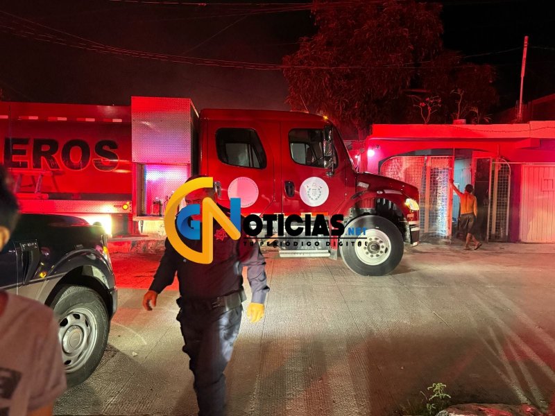 Incendio consume palapa en la Región 234 de Cancún; vecinos sospechan que fue provocado