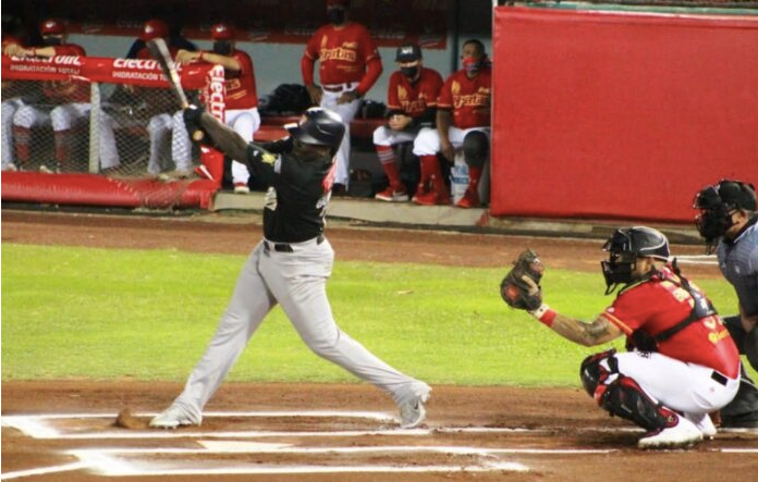 INICIAN SERIE COMO VISITANTES: Tigres supera 6-4 a Piratas en Campeche