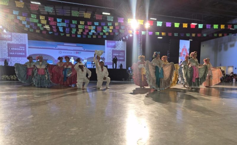 Jubiladas y jubilados del Isstey participan en Expo Personas Adultas Mayores