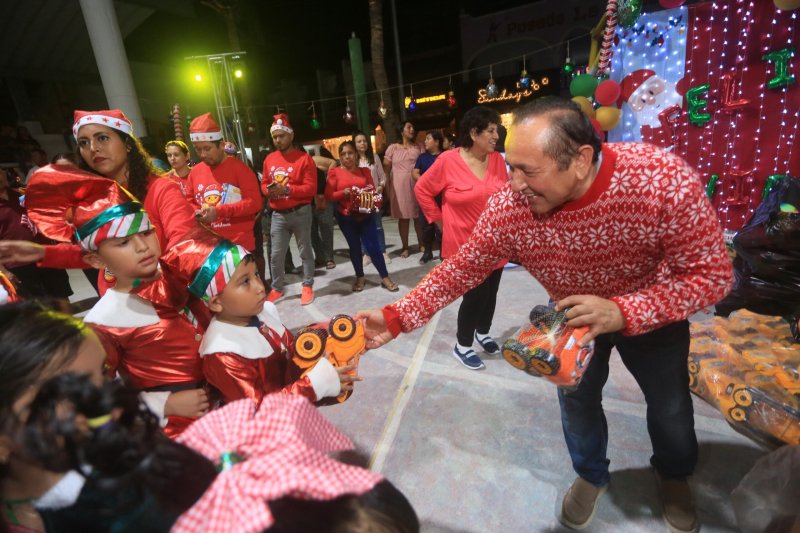 Lleva el DIF Lázaro Cárdenas la magia de la Navidad a Holbox