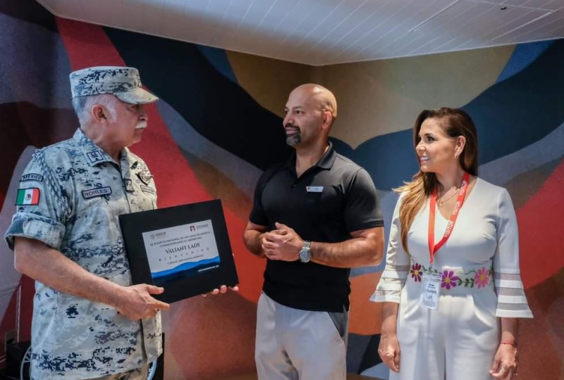 Mara Lezama recibe el primer arribo del crucero Valiant Lady en muelles de Mahahual