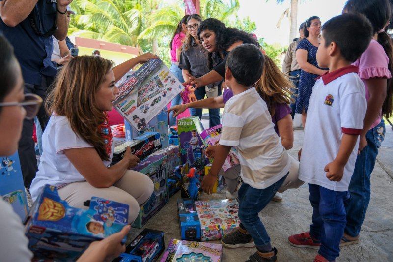 Mara y Vero Lezama llevan alegría, sonrisas y diversión a niñas y niños de Nuevo Canaán