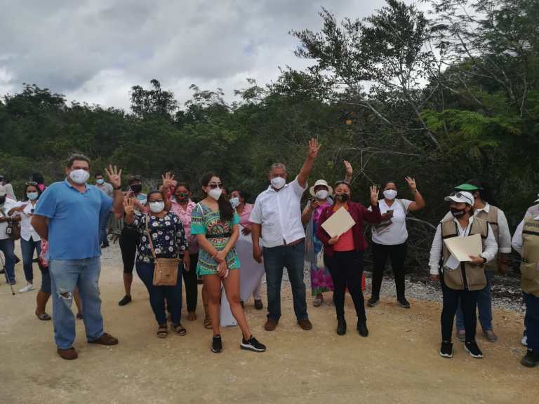 Morenistas muestran su apoyo a @LauraBeristain, durante visita de @lopezobrador_
