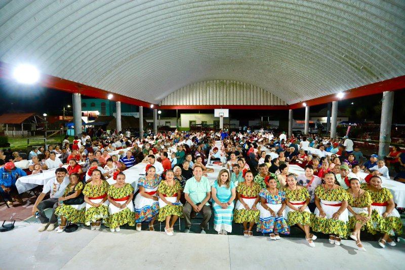 Nivardo Mena y Marisol Escalante celebran el Dia del Abuelo.