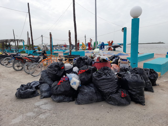 En Holbox registran una gran acumulación de basura que afecta a la imagen del destino en Semana Santa￼
