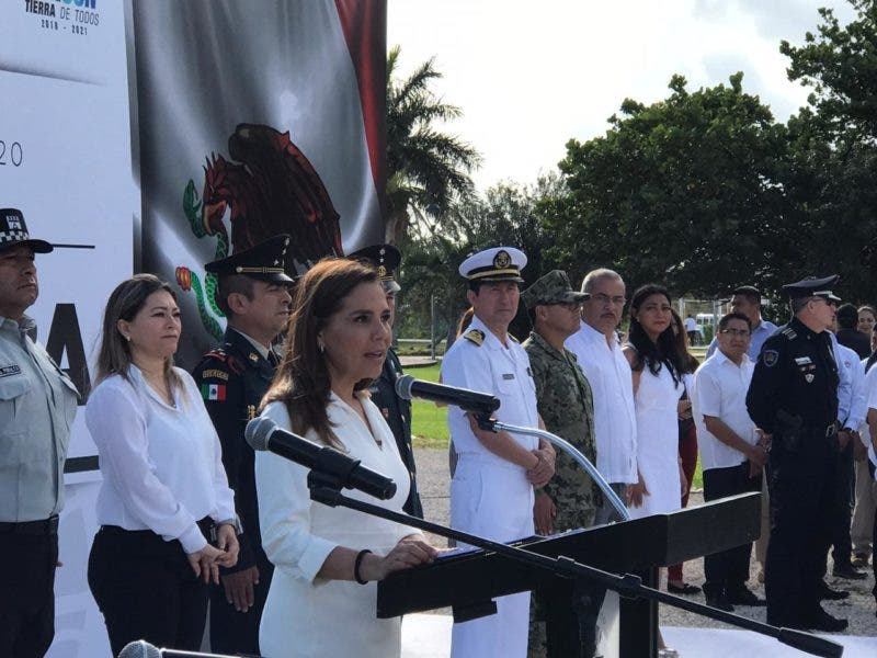 Mara Lezama llevó a cabo la tradicional ceremonia del “Día de la Bandera” en la Zona Hotelera de Cancún