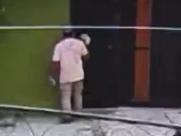 Vecinos de la Unidad Morelos exhibieron a presunto delincuente que se robó una bicicleta de una vivienda.