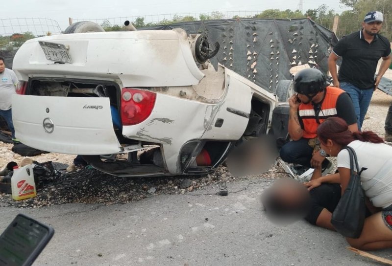 Un aparatoso accidente dejó una mujer lesionada y cuantiosos daños materiales sobre la avenida José López Portillo
