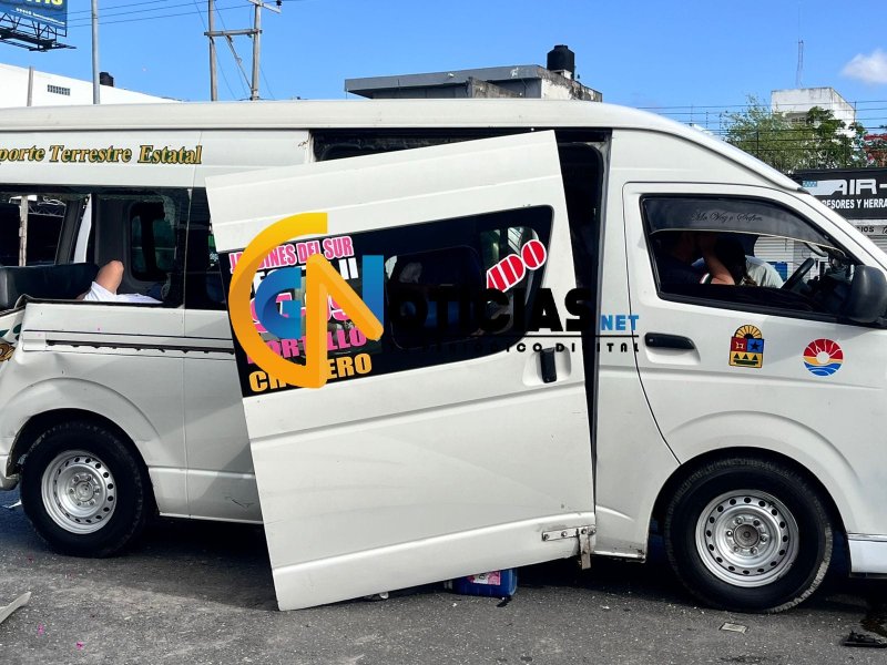 Cuatro vehículos entre ellos dos urvans de transporte público y un camión del valle protagonizan accidente