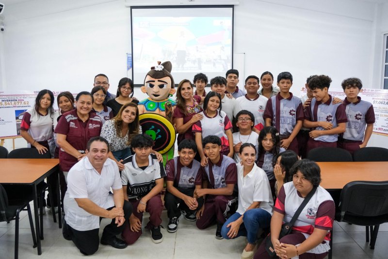 Cumple su palabra Mara Lezama y entrega su domo a 911 alumnas y alumnos de la secundaria técnica “Ikal” de Cancún