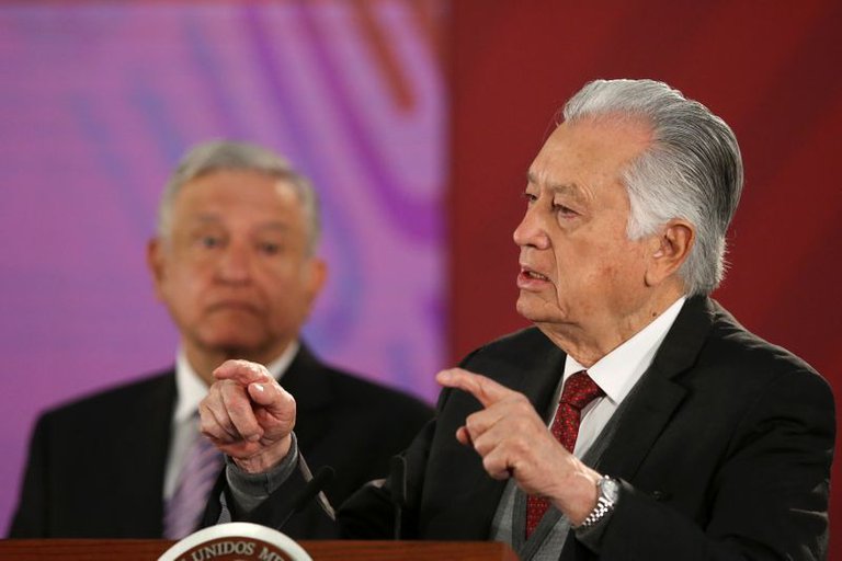 Bartlett no le ha dado a AMLO “una CFE ni más eficiente ni más productora de energía”: tunden columnistas al veterano político por apagones