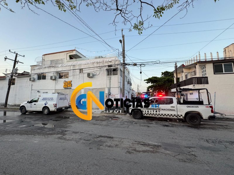 Un fuerte despliegue policial se registra para el cateo de un bar ubicado en la supermanzana 74