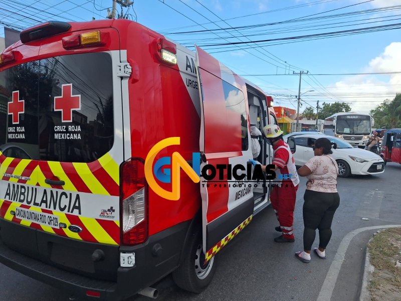 Mototaxista sin licencia arrolla a ciclista en Villas del Mar; dos mujeres resultan lesionadas