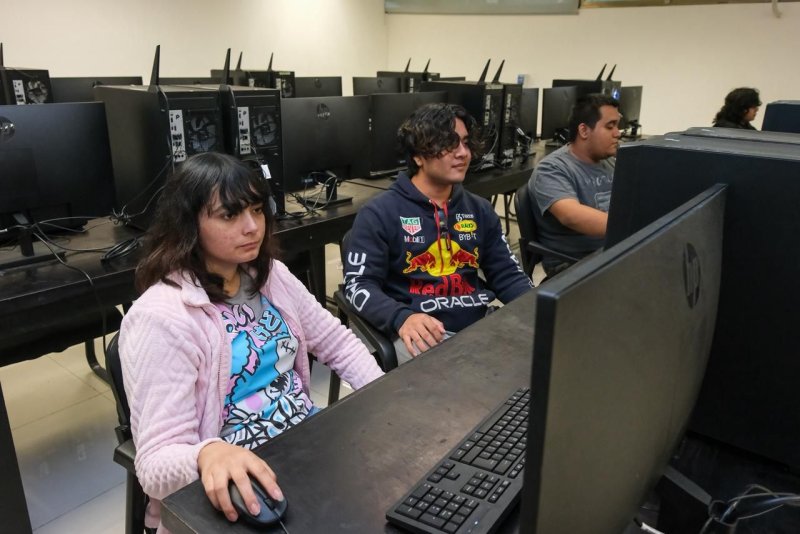 Presenta Mara Lezama nuevos laboratorios de la Universidad Politécnica de Bacalar, equipados con alta tecnología para la formación de las y los jóvenes