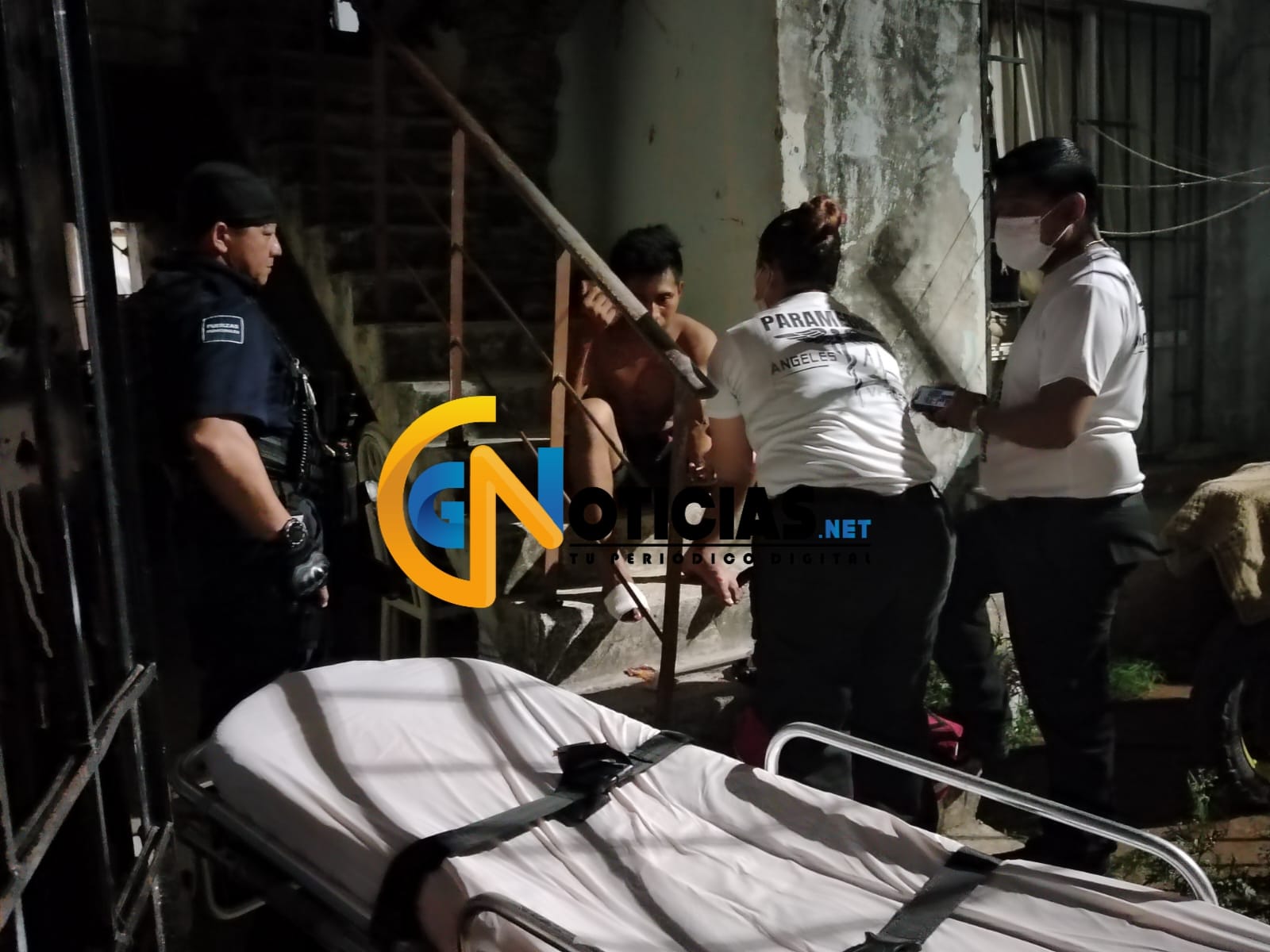 Un convivio familiar terminó la noche de este miércoles con un pariente lesionado con arma blanca, en el fraccionamiento Villas Otoch Paraíso.