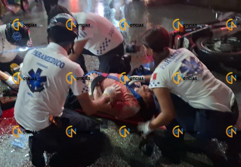 Un motociclista sufrió una fractura expuesta en la rodilla y podría estar en riesgo de perder la extremidad, luego de impactarse de frente contra otra motocicleta