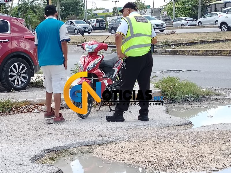 Una unidad del ejército mexicano protagoniza un accidente y deja a una mujer lesionada y daños en el cruce de la avenida Andrés Quintana Roo con kinik