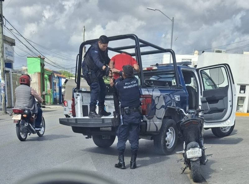 Detienen a sujeto en Cancún por circular en motocicleta con reporte de robo en Los Tules y Chac Mool