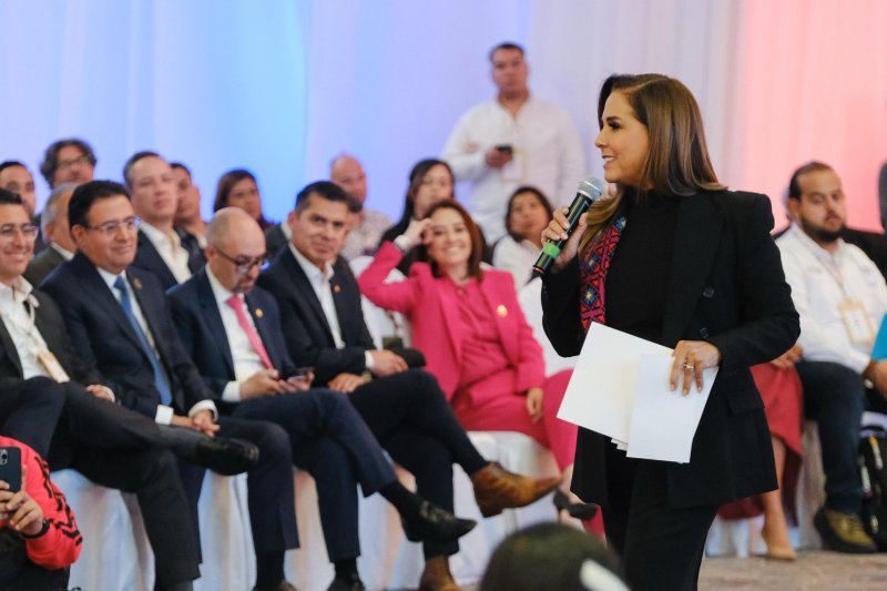 Mara Lezama presenta el modelo de turismo comunitario Maya Ka’an ante líderes del sector en el Tianguis Turístico 2025