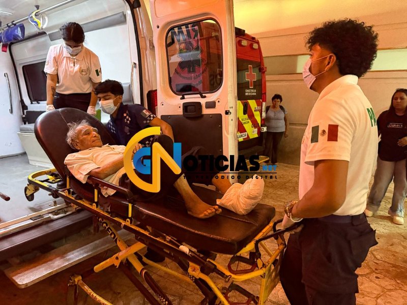 Rescatan a un abuelito enfermo que vivía solo en una humilde casa en la colonia cuna Maya, las autoridades ya investigan el caso