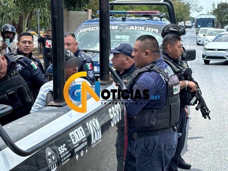 Joven es detenido en la avenida Tulum por encendedor en forma de arma; movilizó a la policía en Cancún