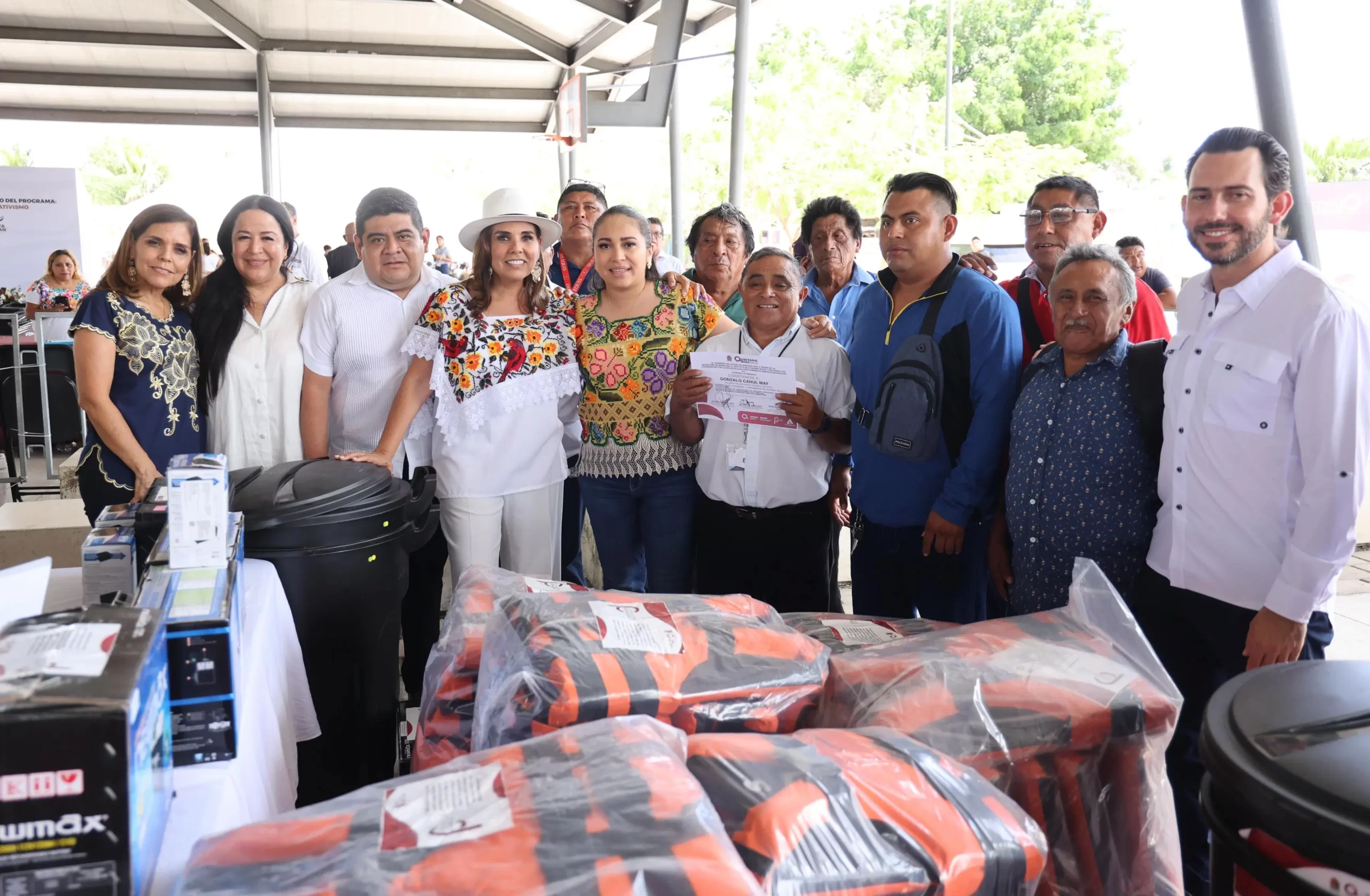 La Gobernadora entregó como nunca antes, materiales y recursos que realmente contribuirán a mejorar la experiencia del turista con mayor derrama económica para Maya Ka’an