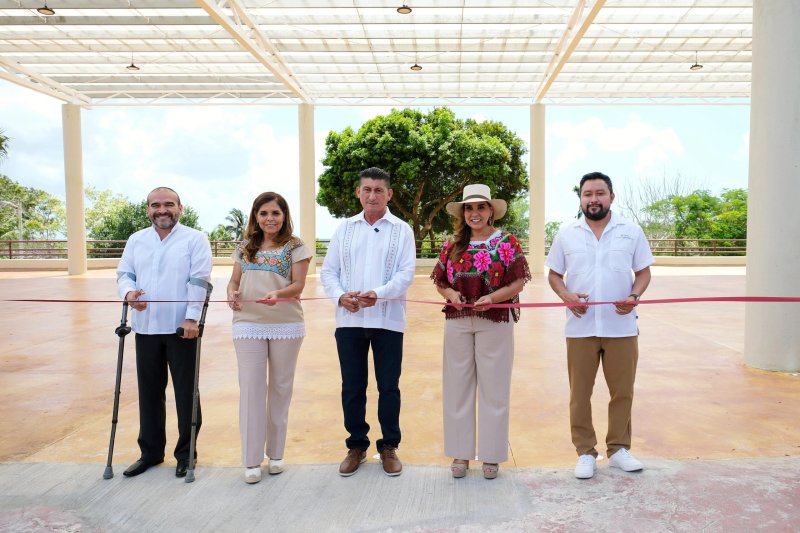 Transformación de la explanada en una plaza artesanal digna, beneficiando a más de 12 mil habitantes, inaugurada por Mara Lezama