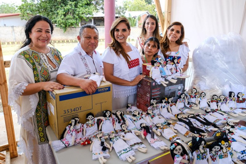 Entrega Mara Lezama materiales y herramientas a 41 grupos de artesanas y artesanos de comunidades de José María Morelos